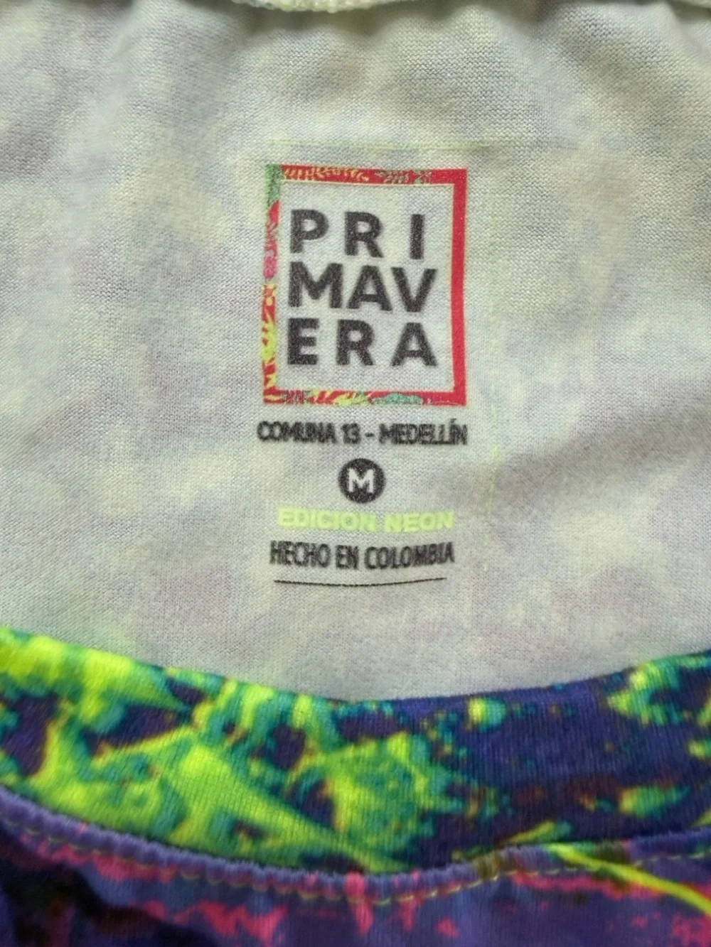 Medellín Comuna 13 T-Shirt Mens M All Over Print Neon Graffiti Colombia AOP